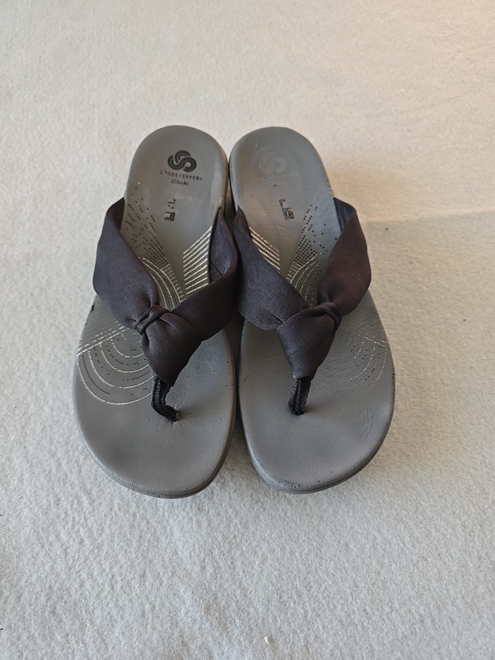 Clarks Women’s Gray Knotted Thong Sandals